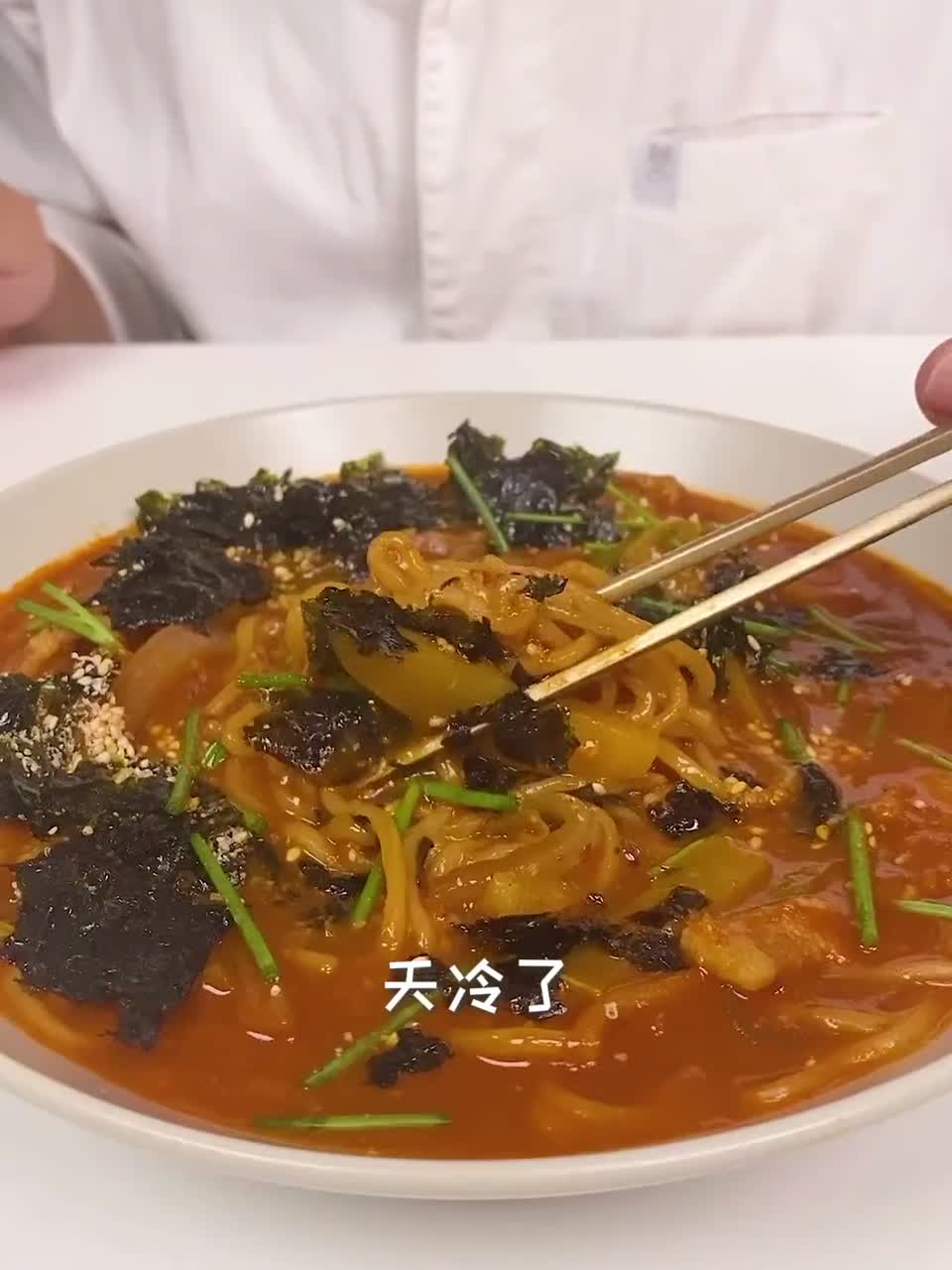 十分钟就可以做好的韩式辣酱汤面，下饭解酒都可以~