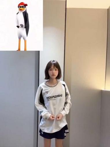 我们羽球人的精神状态是这样 打羽毛球女生 抽象 企鹅表情包 哦耶椰编舞