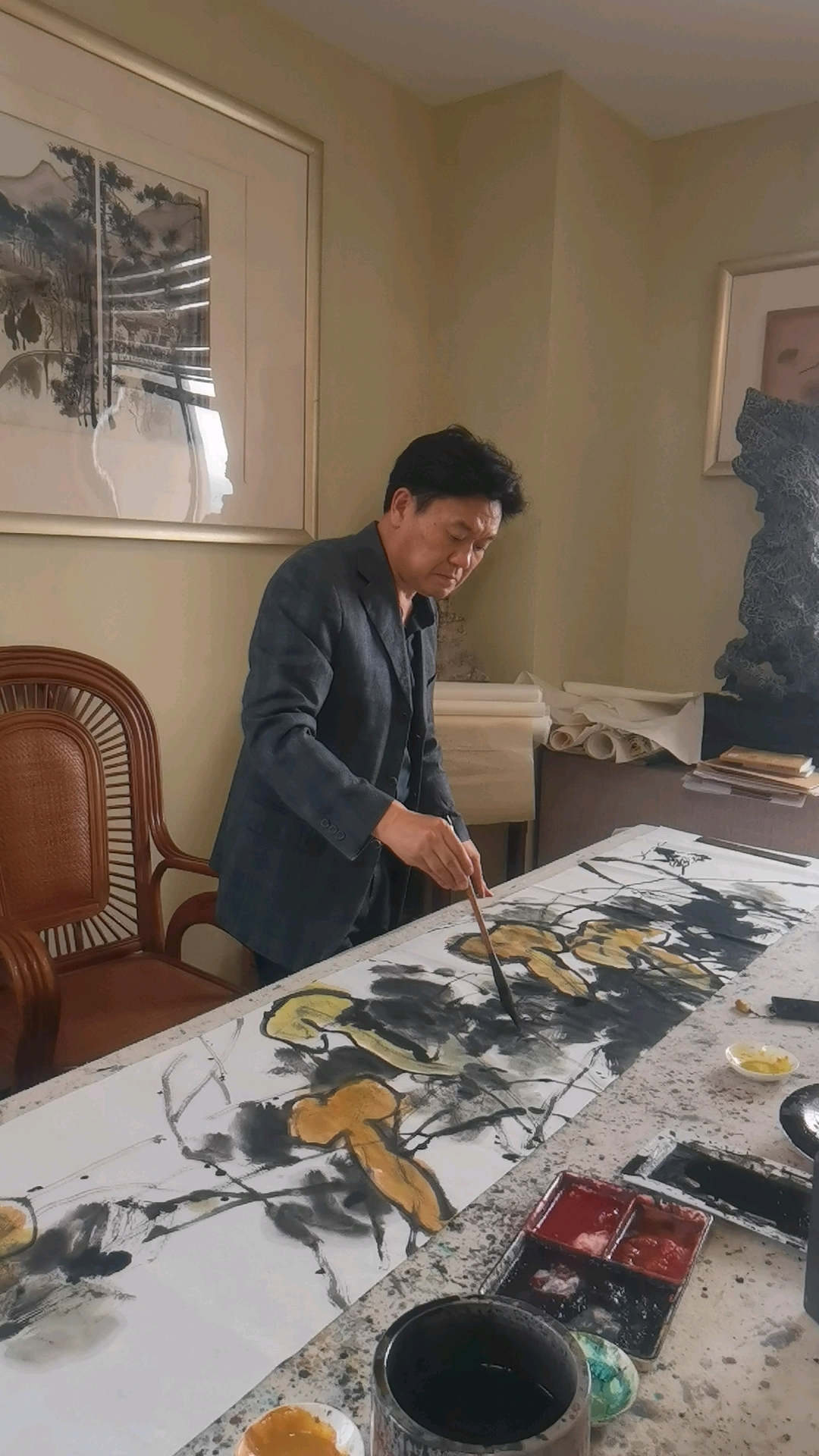 耿震,皖北的大写意画家,看他作画,犹如进世外桃源,不信,请赏