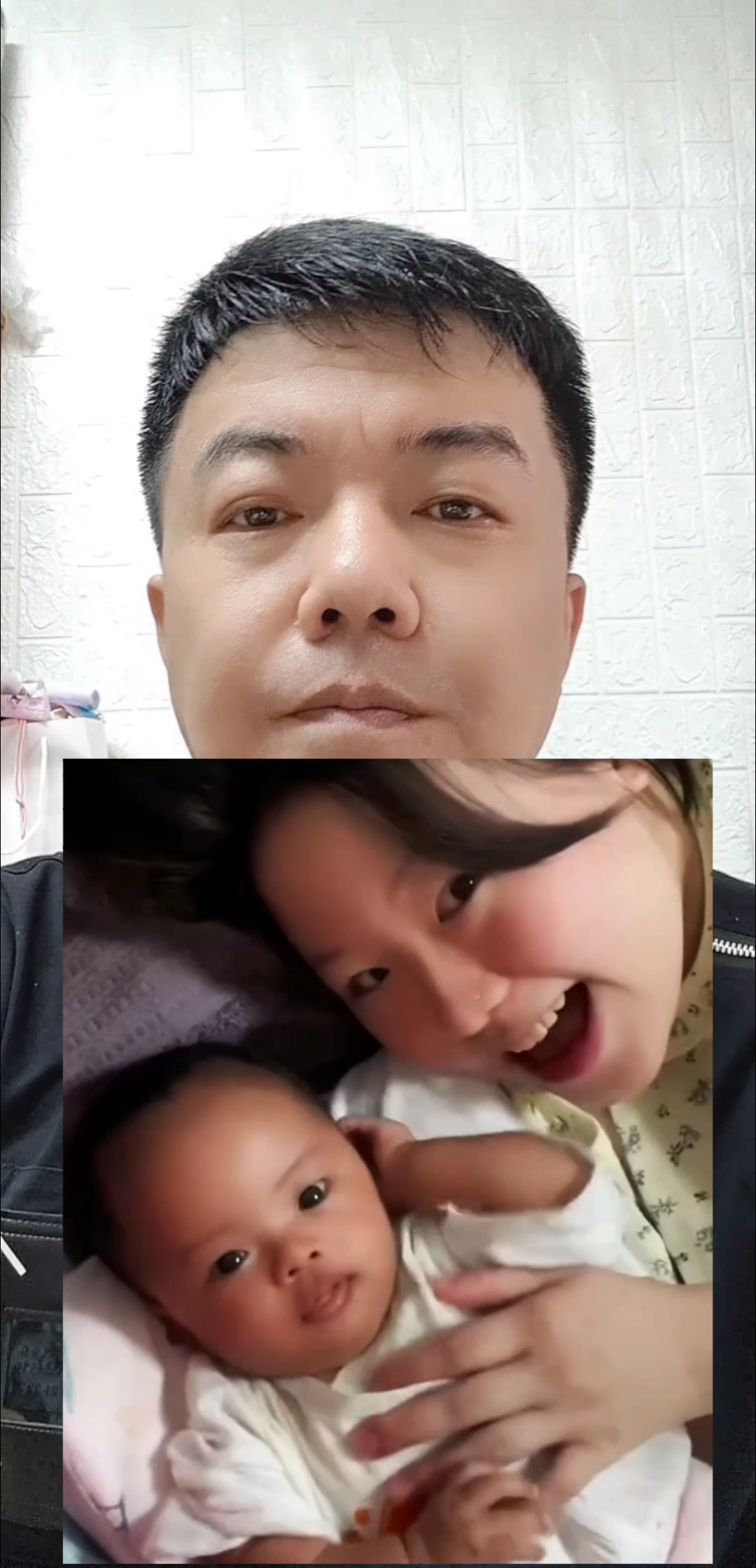 看看一家三口多幸福啊