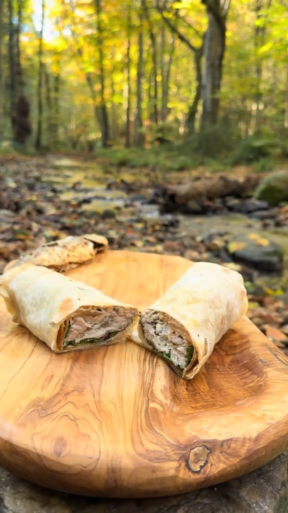 在天然石板上烹饪蓝鱼,手工DIY美食小能手