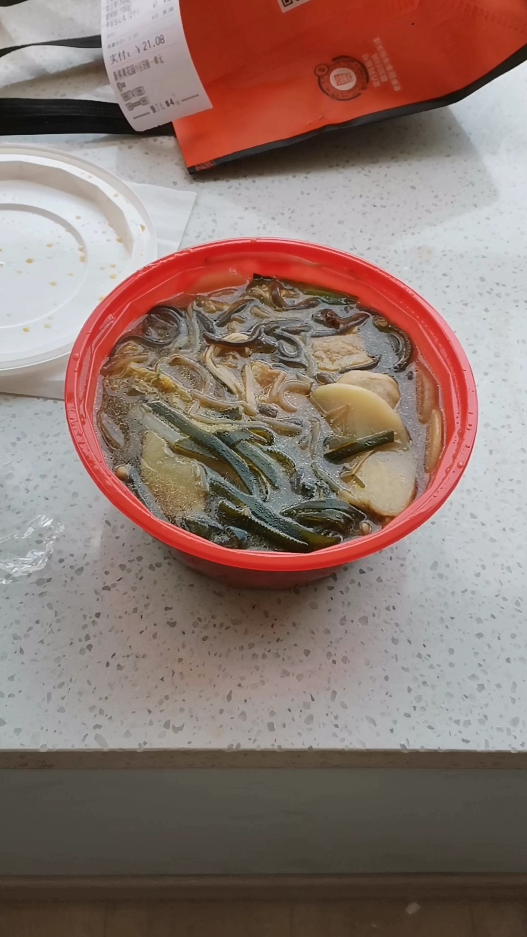 今天的外卖吃张亮麻辣烫的姬松茸菌汤口味！