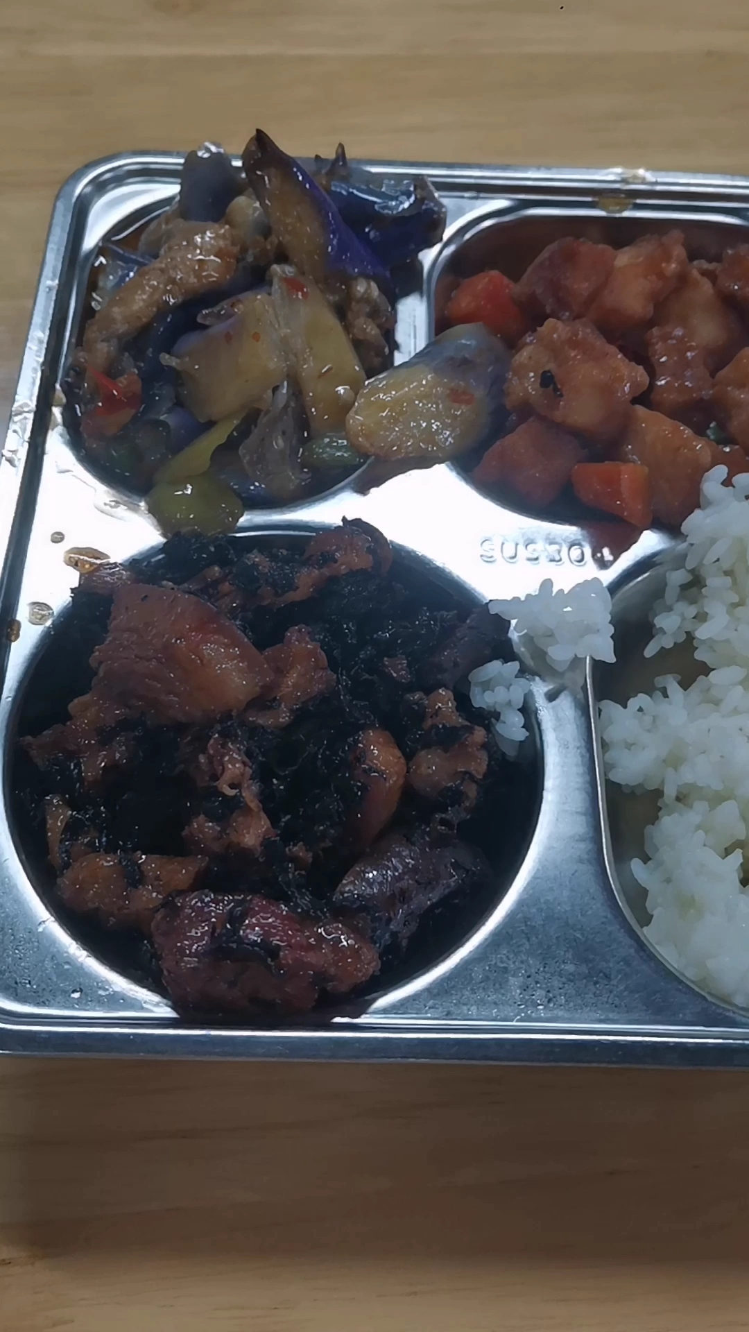 出差到别人家食堂吃梅菜五花肉、肉片茄子和宫保鸡丁！#新大陆计划# #公司食堂员工餐#