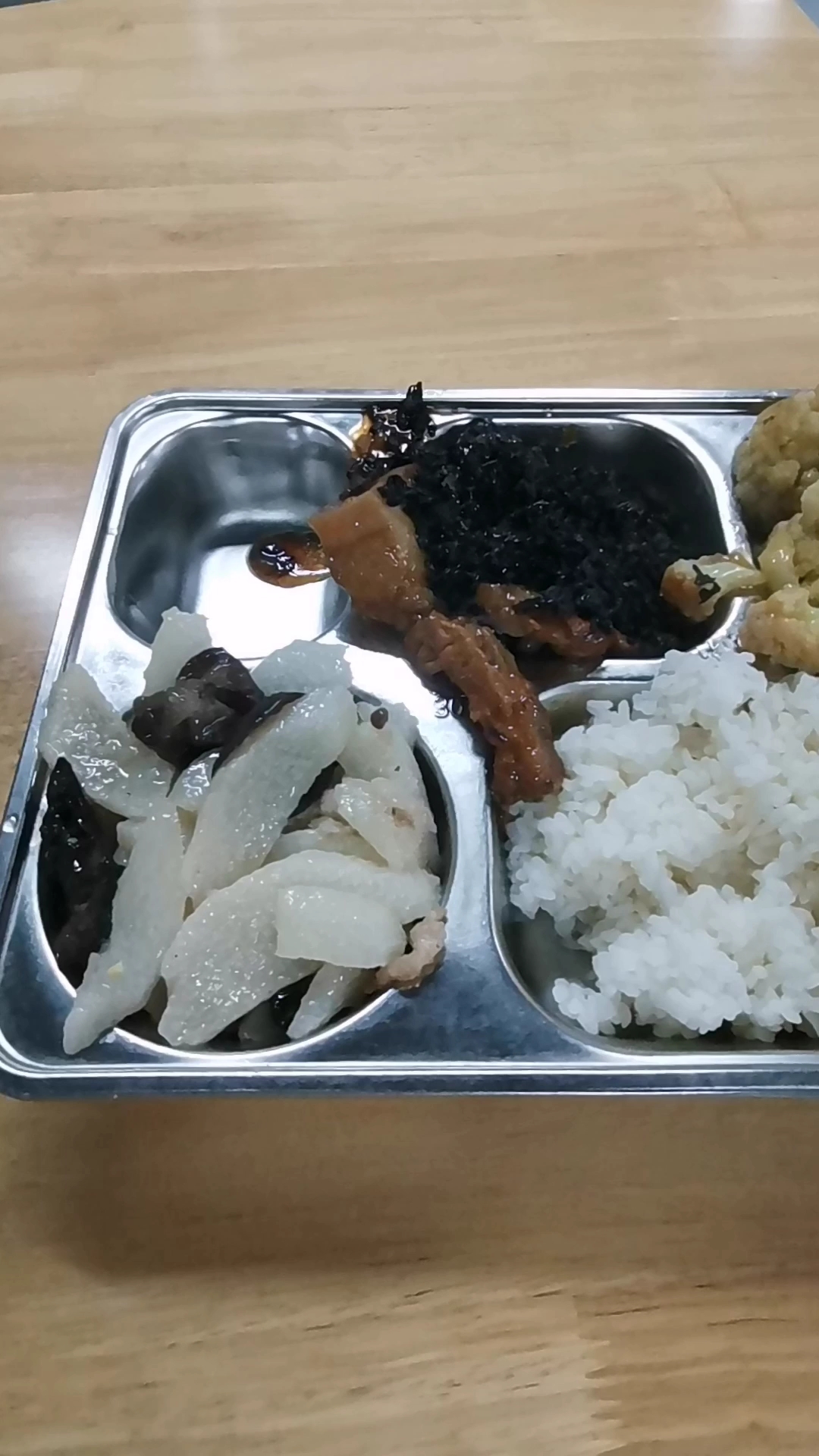 出差到别人家食堂吃木耳山药、梅菜猪排和花菜炒肉！#新大陆计划# #公司食堂员工餐#