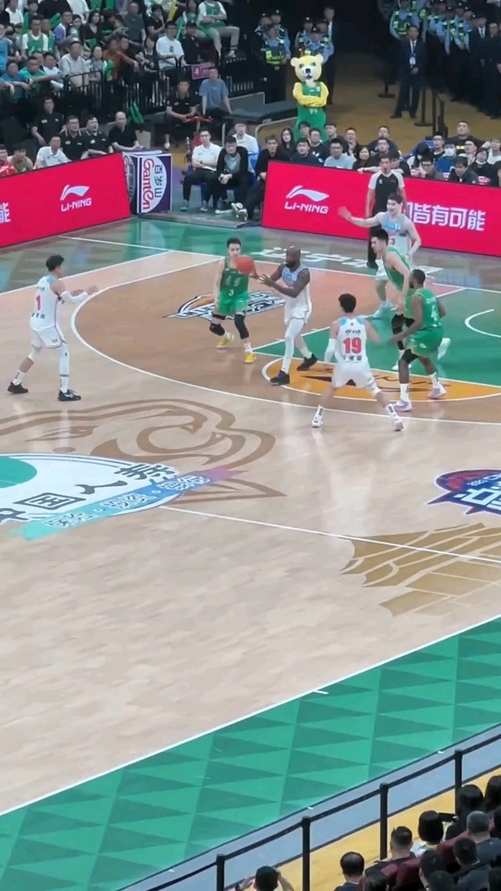 阿不都沙拉木:韩德君,你人挺老实!但这动作不应该啊!