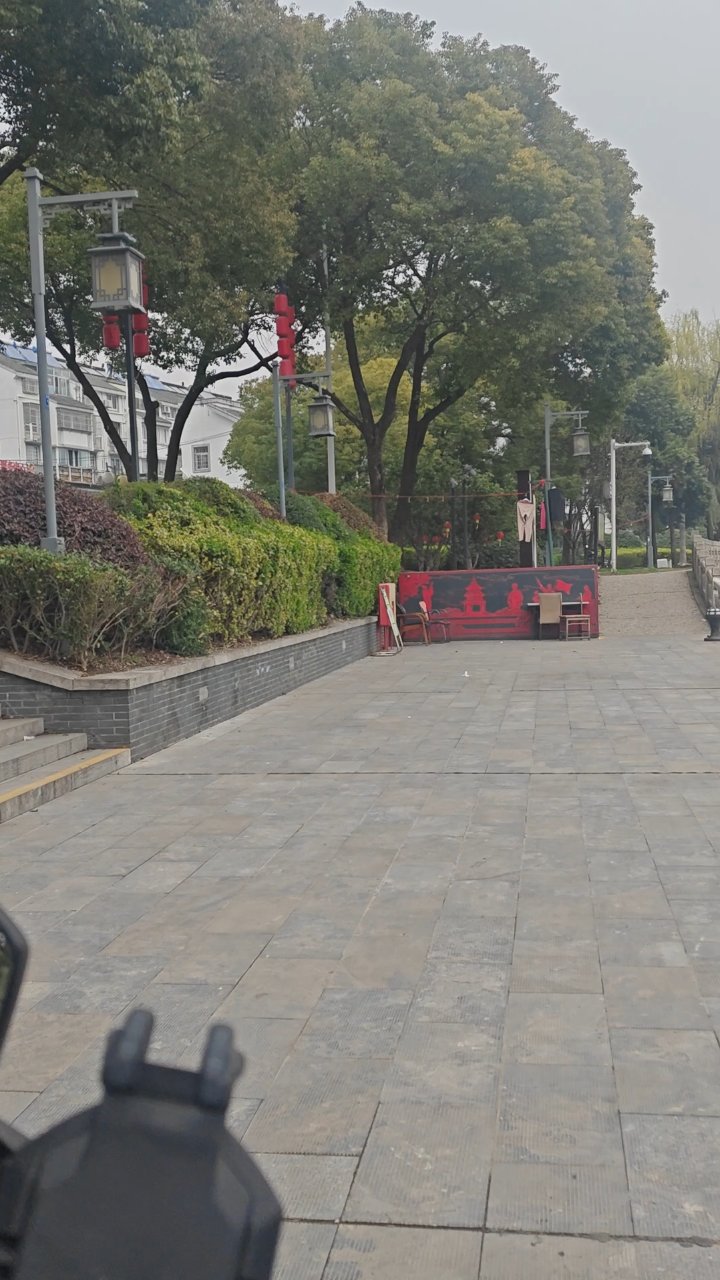 骑行扬州南门码头探秘古运河 ,不一样的视角观看扬州渡江桥。#江南水乡慢生活# #一起去露营