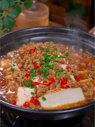 这样做的 砂锅豆腐 鲜嫩入味 汤汁泡饭都能吃三碗 美食教程
