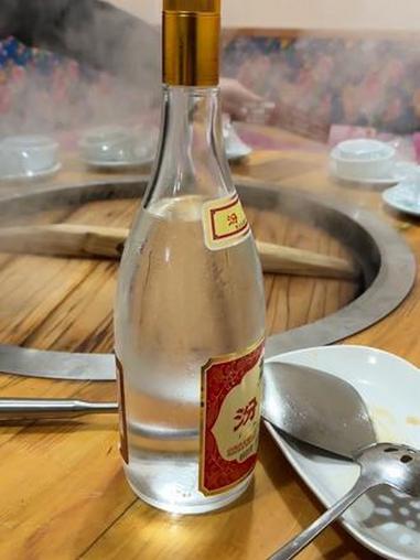 特别喜欢汾酒的广告语:“将所有的一言难尽,一饮而尽”。如果有幸与你共饮,请您为我倒满!东北