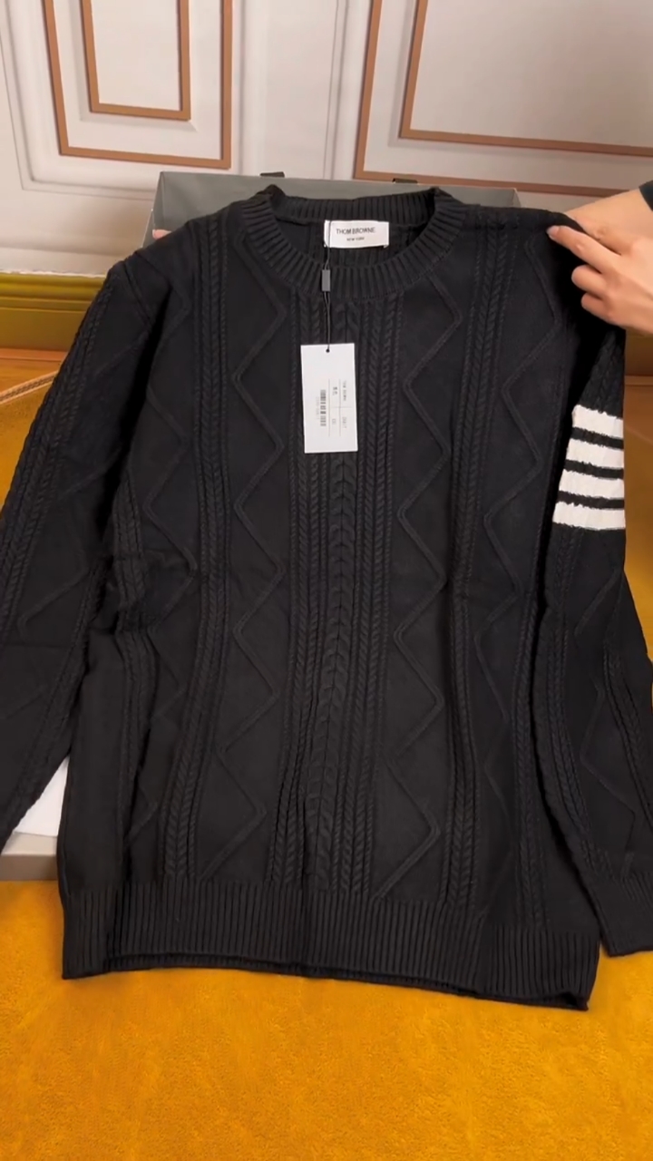 TB汤姆布朗针织毛衣,经典白色四杠颇为精美好看