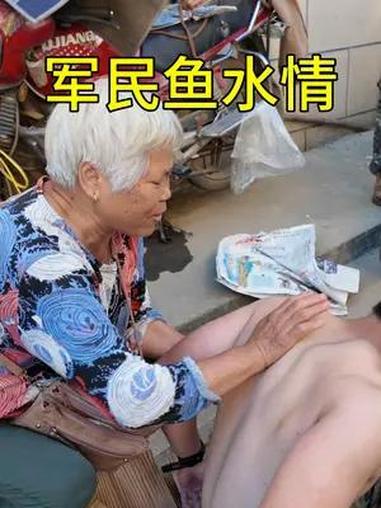 这就是军民鱼水情!抗洪抢险 中国军人 暖心瞬间(作者:梁伟 高忠围 徐少凡 黄开军 编辑: