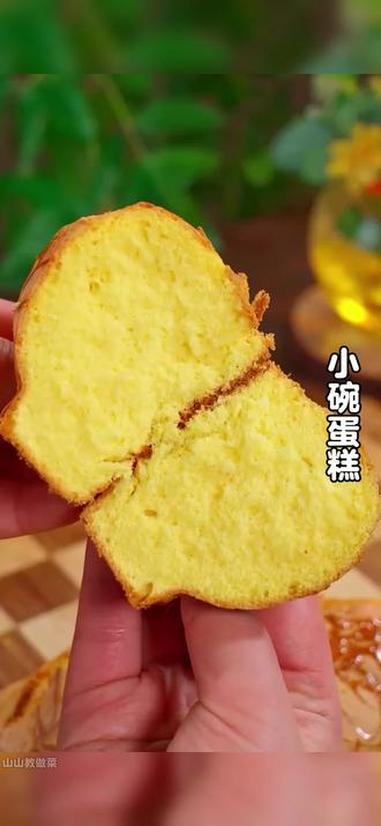 孩子想吃蛋糕不用出去买了，家里有空气炸锅的就能搞定，蓬松萱软。#蛋糕 #小碗蛋糕 #空气炸