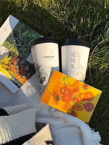 用一杯清风茉白唤醒夏天!现在第二杯半价呀!好朋友会请我喝对吧～清风茉白第二杯半价 甜啦啦 