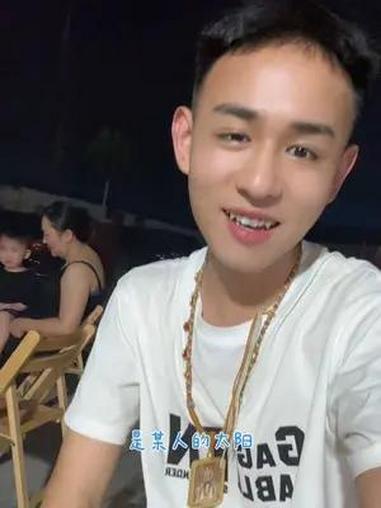 谁的生活都是一地鸡毛 但有的人把这鸡毛捡起来做成鸡毛掸子 扫去生活中的灰尘