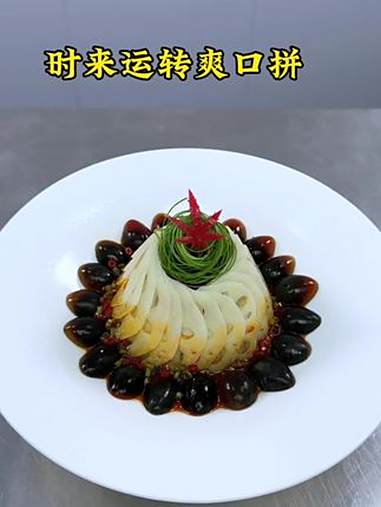 莲藕 酱牛肉 黄瓜 花生米搭配上鹌鹑皮蛋也能做出好吃又好看的创意美食，摆盘精致，荤素搭配解