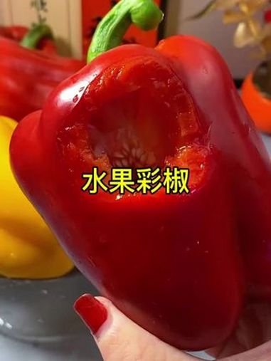 新鲜脆甜多汁的 五彩水果椒!现摘现发!口口爆汁!满满的维c!很适合生吃!比水果好吃还营养!