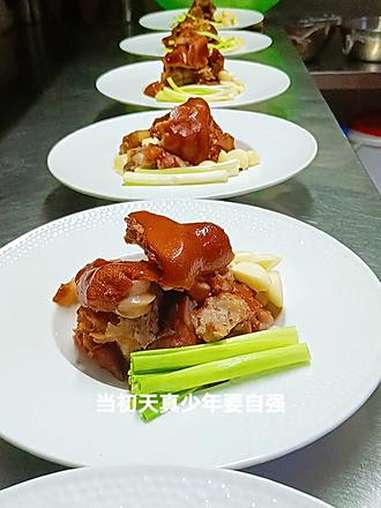吃的是当季的新鲜,品的是久违的实在。城里待久了,总要来这儿寻寻本味,让胃和心都回趟“老家”