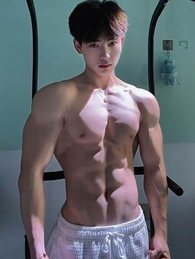 健身 薄肌男孩 鲨鱼肌