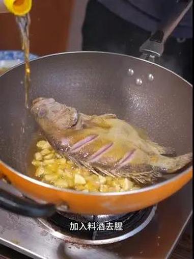 今天教大家做一道臭上+臭的美食,黄山双臭