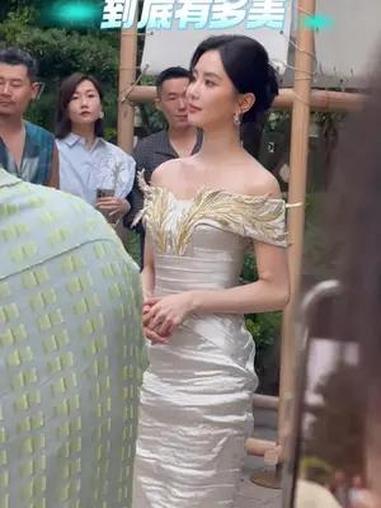 刘诗诗的“天鹅颈”到底有多美 美出高级感 活动现场