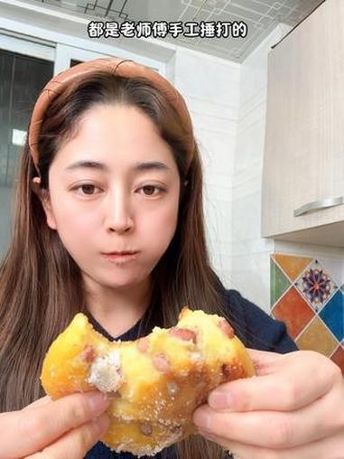 过年大鱼大肉都吃腻了!快来试试这个大黄米年糕,东北特色,老师傅手工捶打的,金黄焦脆黏糯拉丝