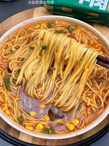 下班懒得做饭,你就煮上一碗牛肉面!三分钟轻松搞定!好吃到停不下来 嘎嘎好吃 面条 速食美食