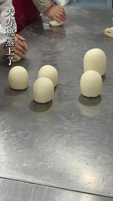 马年蒸寿桃，好运跑不了！这一口下去，龙马精神，万事“蒸”如意！#王哥庄大馒头 #面食 #年