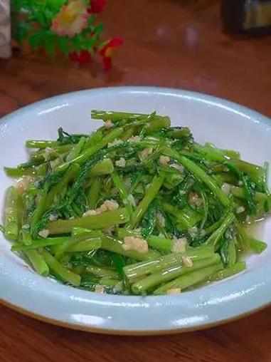 蒜泥空心菜 蒜泥空心菜这样做,好吃还不发黑 蒜泥空心菜