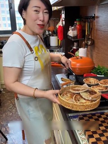 早餐 不知道吃什么的时候,可以试试这个牛肉馅饼,5分钟就搞定!孩子可喜欢吃啦!好吃又营养 