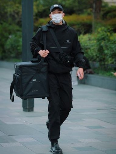 到底是做什么工作的才会点黑天鹅 蜀都街拍