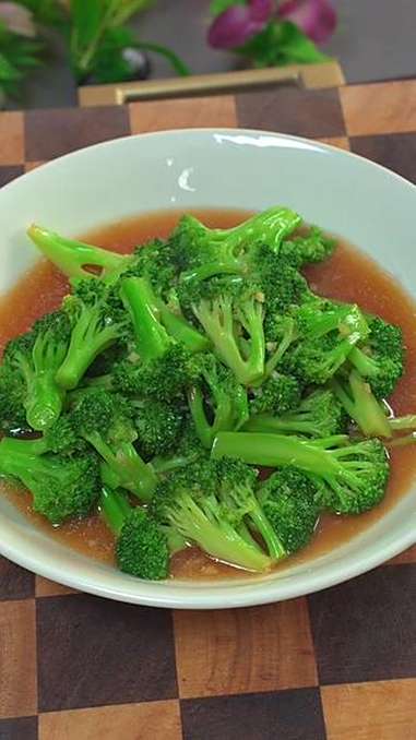 以后西兰花买回家,你又像我这样做,清脆爽口,好吃又下饭 蒜蓉西兰花 今天吃什么 下饭菜 家