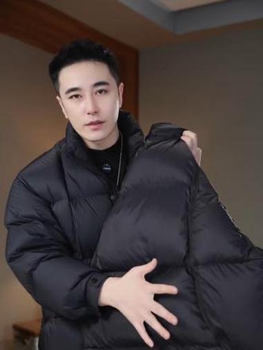 冬季标配!立体剪裁、无胆穿刺工艺+90绒子白鸭绒,高充绒、零重力无感体验,轻松锁温不减风度