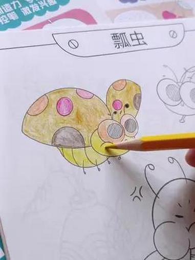 不喜欢练控笔的孩子看过来,这个简笔画临摹画册,图形丰富多彩,拿到手孩子就会喜欢上它。线稿临