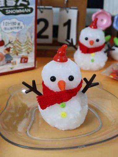 天冷不出门，陪娃在家堆雪人吧，一盒做五个还能反复玩#手工diy #小朋友玩具 #玩雪神器