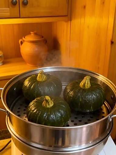 减肥也能吃得满足!贝贝南瓜粉糯香甜,饱腹感强,低脂无负担。蒸着吃、煮粥、配小菜,怎么搭都好