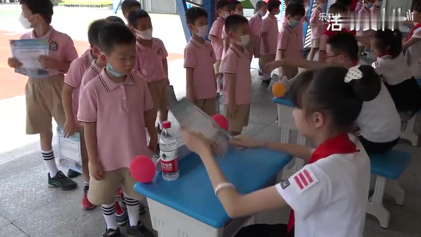 [图]2020年桂林市乐群小学“迎接少代会,争做好队员”少先队入队仪式