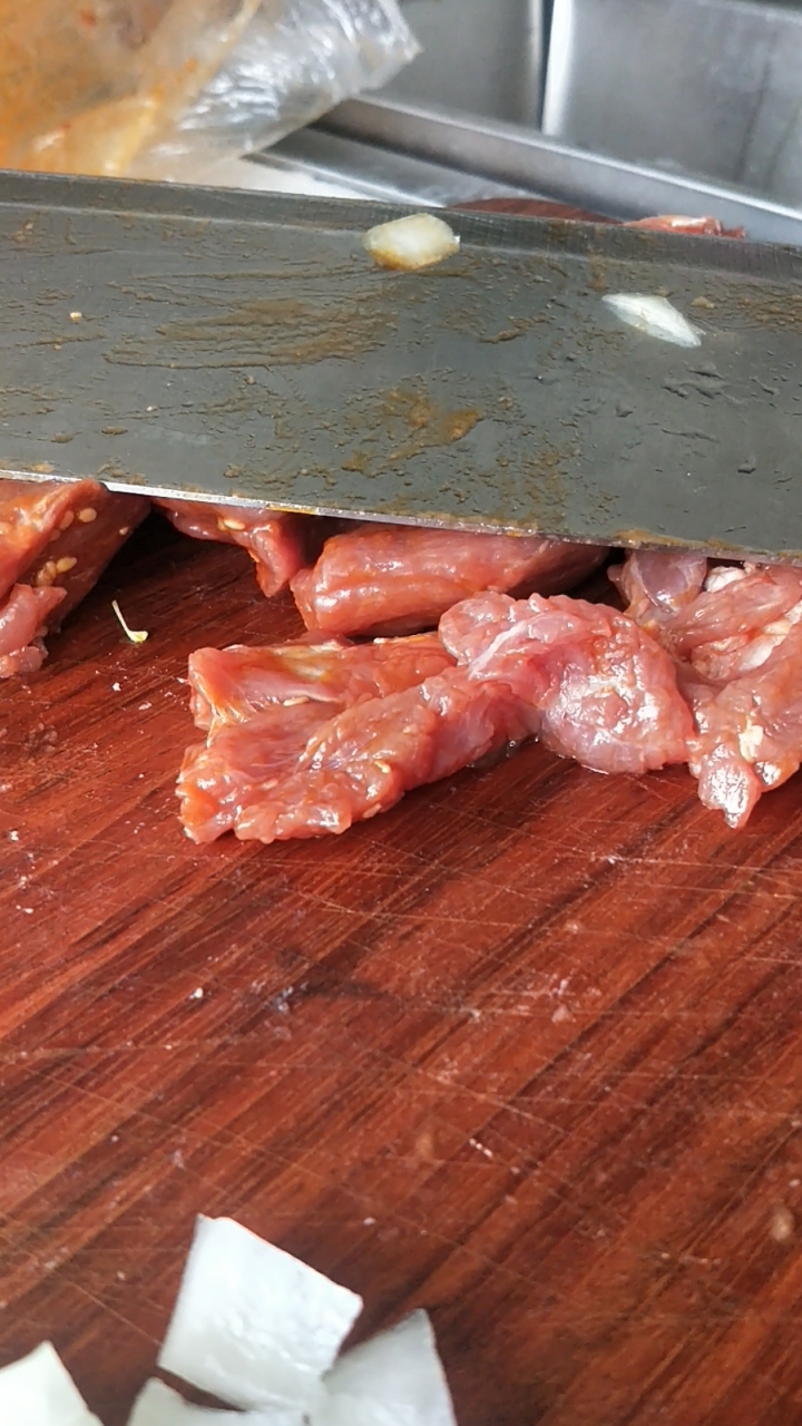 青椒炒肉与洋葱炒肉 