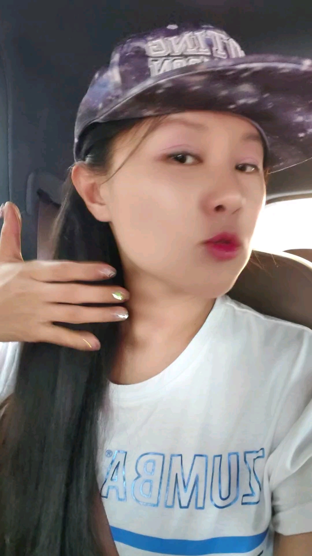 戴鸭舌帽或棒球帽时,头发怎样摆放好看?聊聊经验#鸭舌帽 #棒