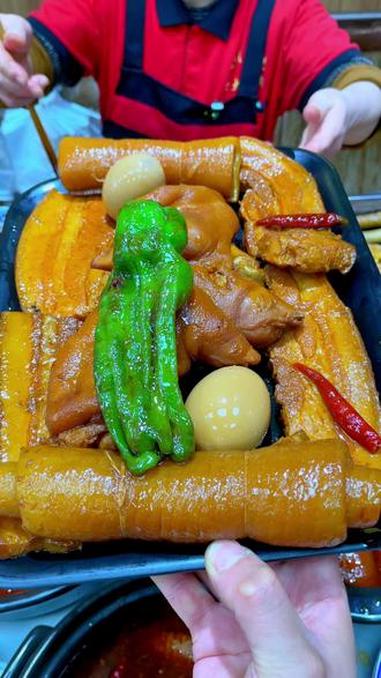 这顿员工餐太丰盛了#东坡肉 #把子肉#电大甏肉干饭#抖音搜索流量来了#美食分享