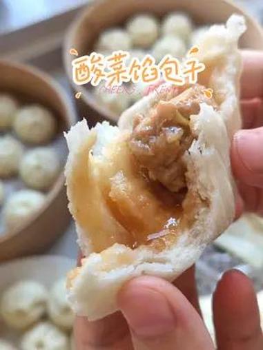 肉馅不用打水也可以鲜嫩多汁,用自己腌的酸菜包的包子,真的太香了,无敌好吃 酸菜馅包子 包子
