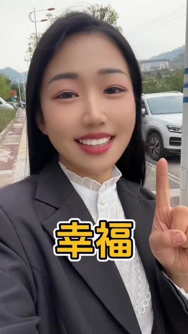 何为幸福?只要你感到知足,幸福就在身边。语录 情感共鸣 文案