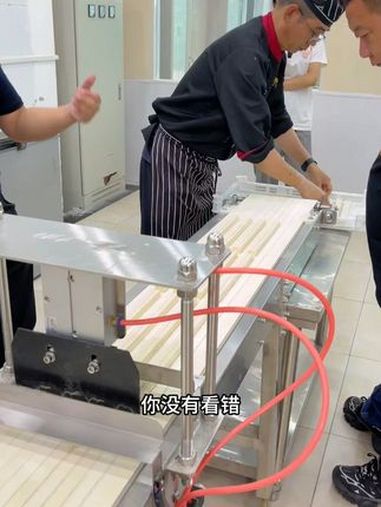 颠覆传统!智能油条机做一根油条3毛左右,代替了手工辛苦做油条 食品加工 食品机械设备 全自