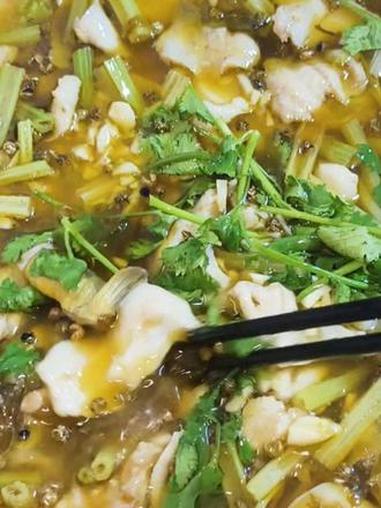 青花椒酸菜鱼之无皮黑鱼片，嚯哟味道震撼，还加了黄辣丁和太阳鱼 #酸菜鱼制作 #家常饭的最高