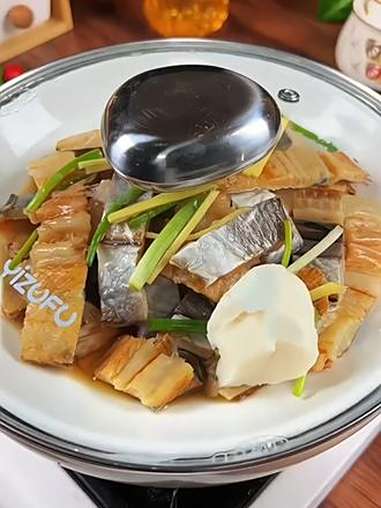 渔民新晒大鳗鱼干