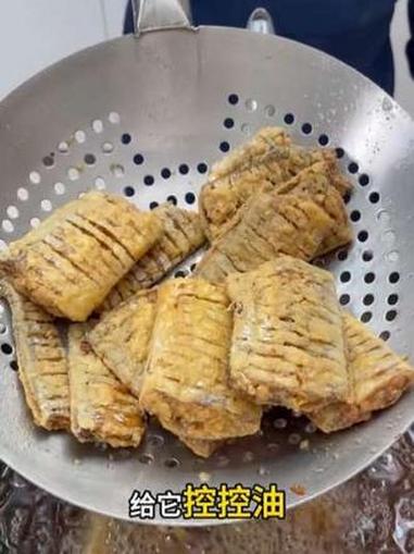 干炸带鱼教程!在家做一顿超满足的饭 干炸带鱼 鱼的花样做法 美食教程持续更新 玉米淀粉 @
