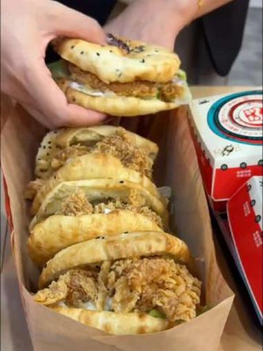 我的天啊!塔斯汀4+2套餐,4个大汉堡+2份小食简直划算到家了 谁懂这一口的好吃程度 塔斯