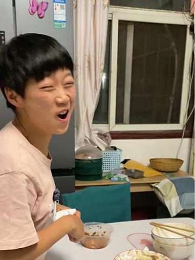 昨天我和万君从公租房回到了老爸这里,回到家,万君就对老爸说:爸,咱们什么时候再做点豆瓣酱吧