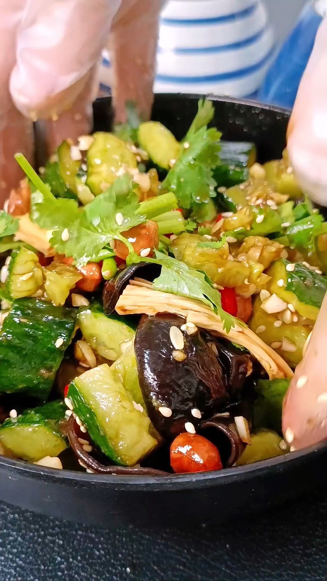 天热没有胃口,试试这个凉拌黄瓜的做法,太好吃了