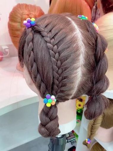 简单的扎头发方法 女孩盘头的简单方法 小女孩头饰发饰推荐 小辫小辫扎起来 简单的盘发教程视