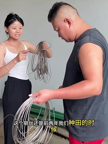 我的老公很可怜的,虽然说是家里的独生子,但是父母对他的爱微乎其微。小时候特别独立,长大后父