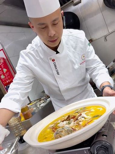 酸汤酱制作:熟南瓜2500克、劲霸酸辣汁700、海南黄灯笼椒酱2000克、白醋1200克、